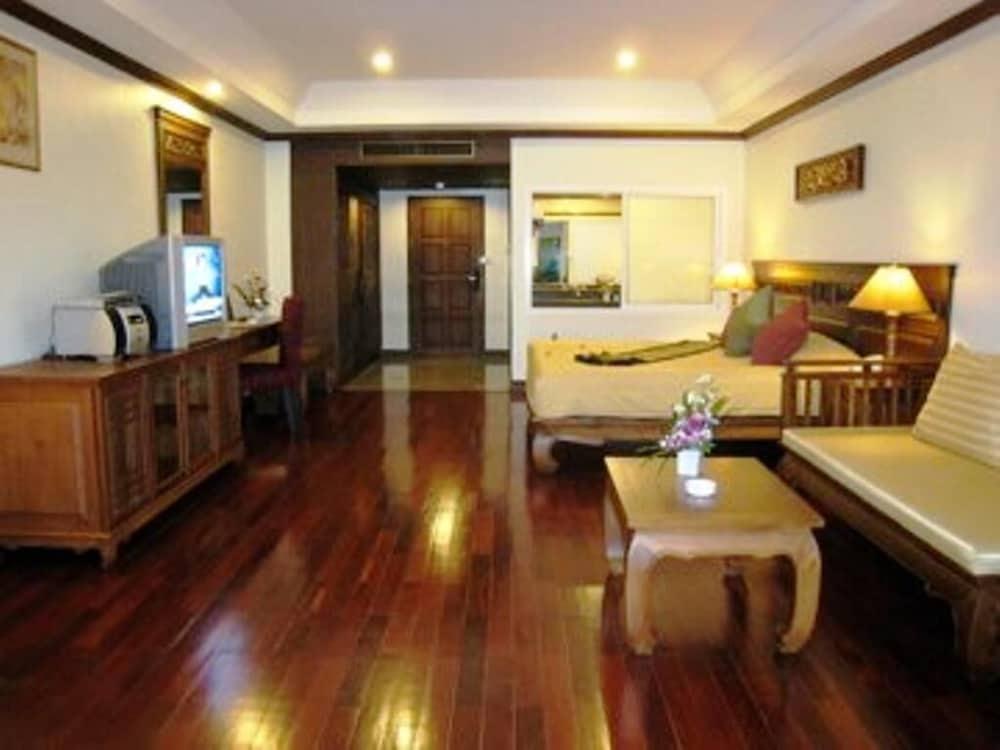 Avalon Beach Resort Pattaya Esterno foto