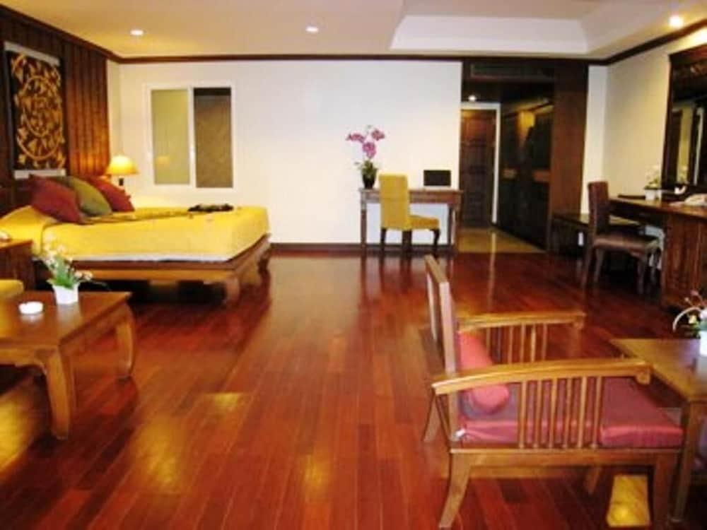Avalon Beach Resort Pattaya Esterno foto