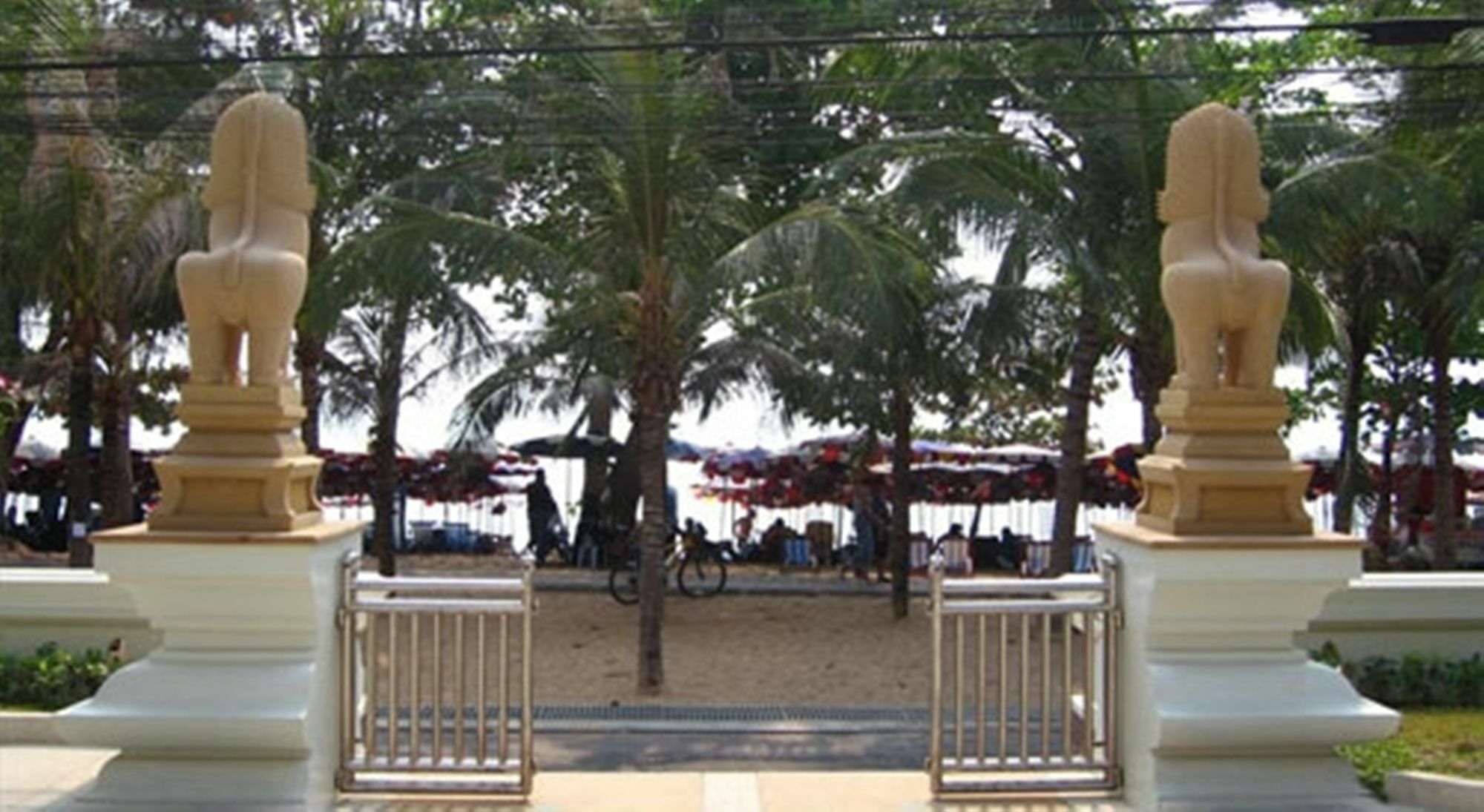 Avalon Beach Resort Pattaya Esterno foto